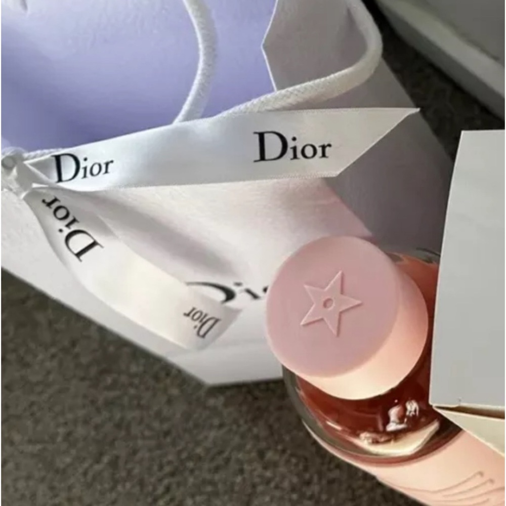 Dior Glass Water Bottle with Pink Silicone Cover - Picture 6 of 6